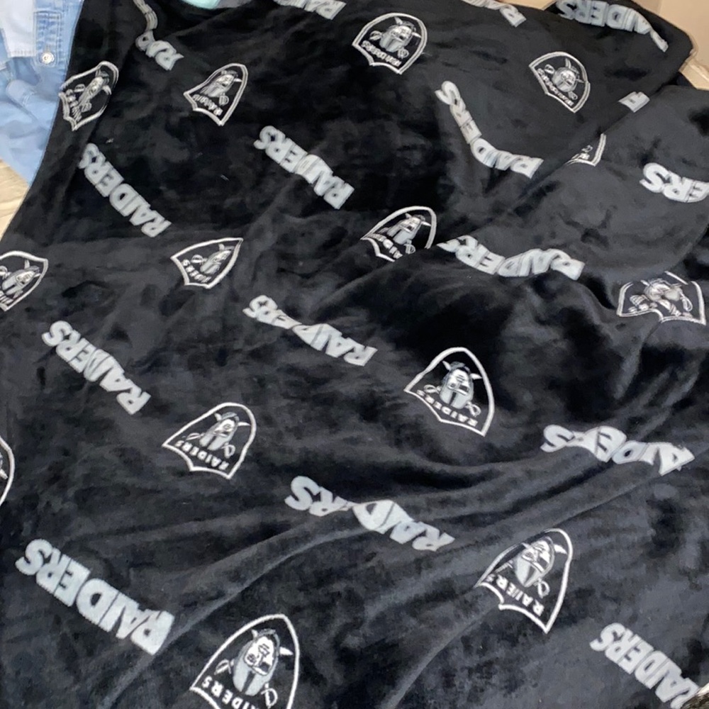 Raiders Throw Blanket